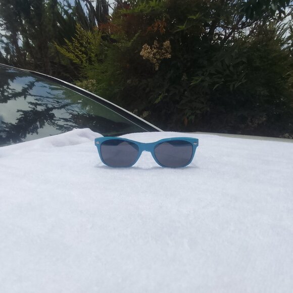 Classic-style London-design mini-style polarized sunglass for him/her brand new - Picture 8 of 9